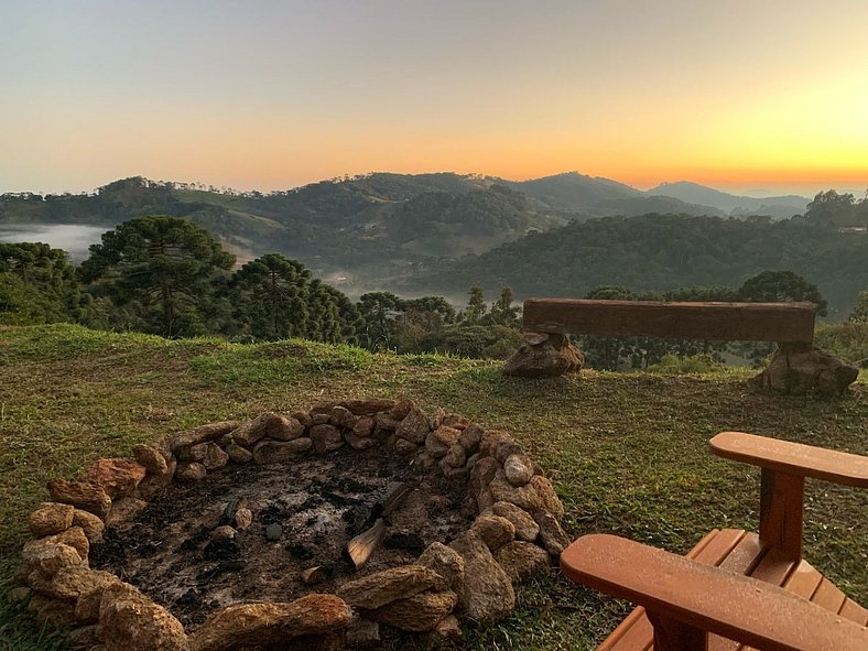 Linda Casa com Vista Panorâmica (Casa Pedra)