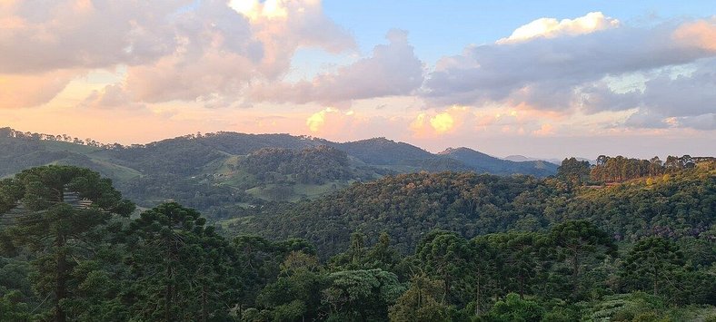 Linda Casa com Vista Panorâmica (Casa Pedra)