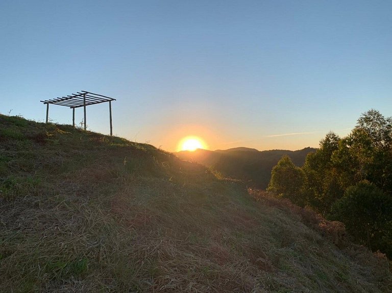 Linda Casa com Vista Panorâmica (Casa Pedra)