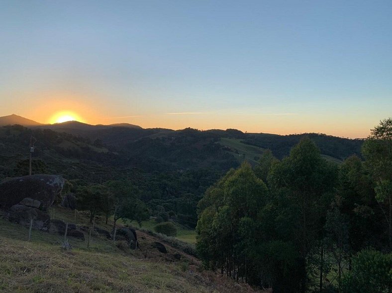 Linda Casa com Vista Panorâmica (Casa Pedra)