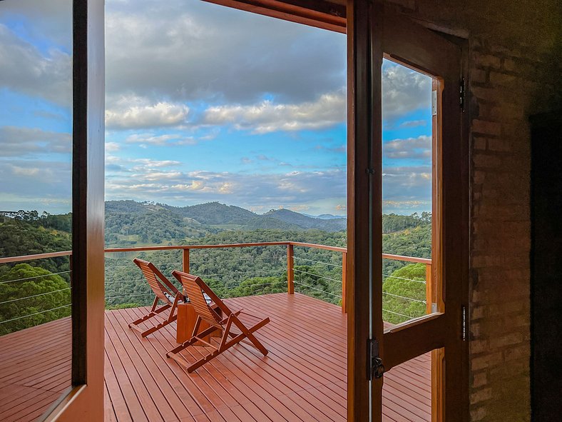 Linda Casa com Vista Panorâmica (Casa Pedra)