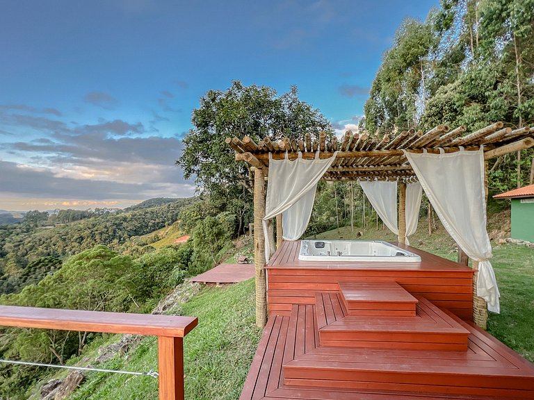 Linda Casa com Vista Panorâmica (Casa Pedra)