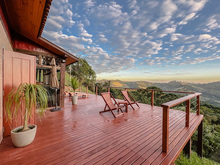 Linda Casa com Vista Panorâmica (Casa Pedra)