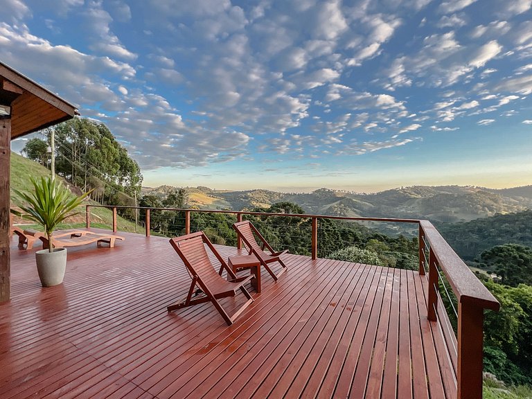 Linda Casa com Vista Panorâmica (Casa Pedra)