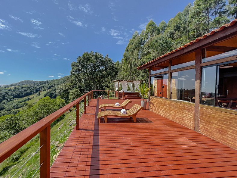 Linda Casa com Vista Panorâmica (Casa Pedra)