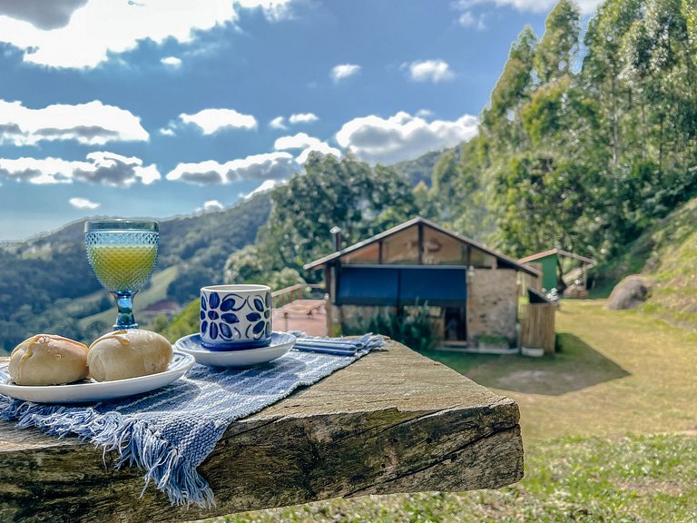 Linda Casa com Vista Panorâmica (Casa Pedra)