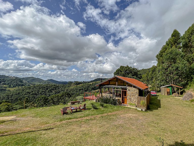 Linda Casa com Vista Panorâmica (Casa Pedra)