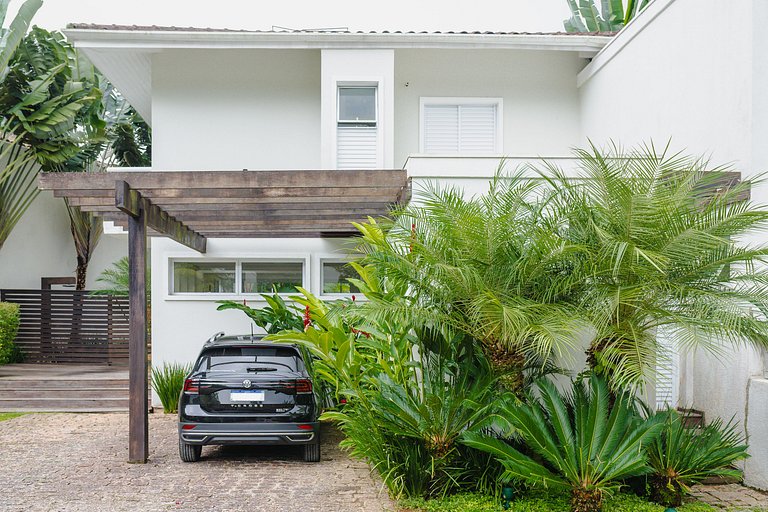 Raízes de Juquehy c/Piscina Privativa e Serviços (Casa Ipê)